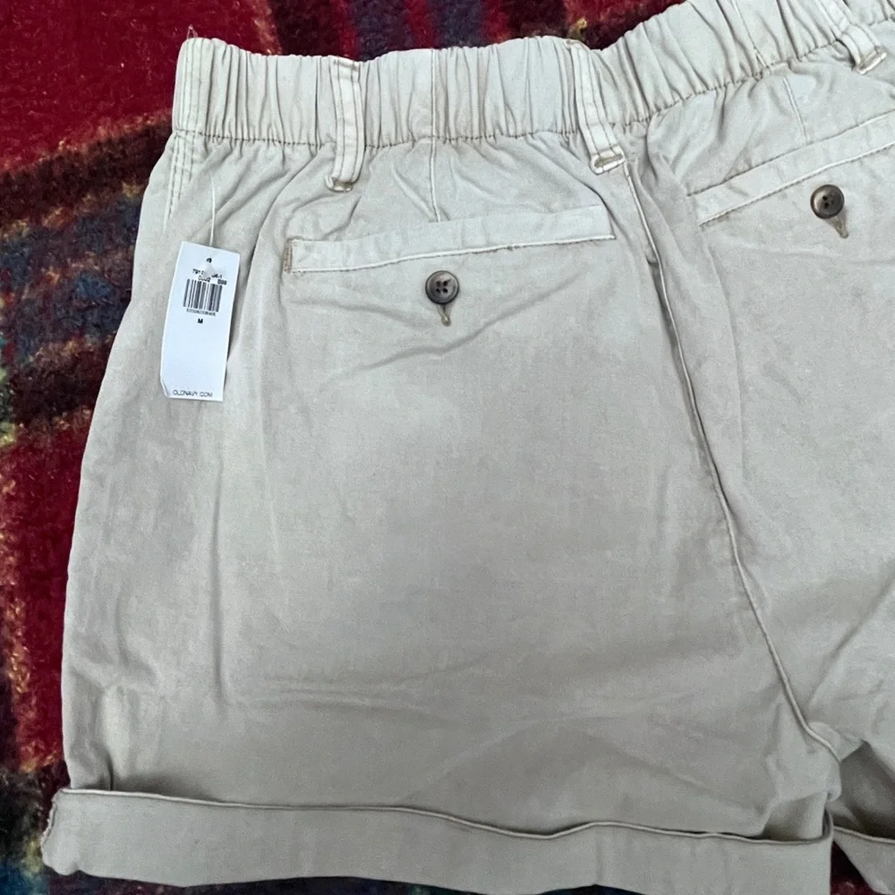 Old Navy Lightweight Khaki Shorts Medium - Picture 6 of 14